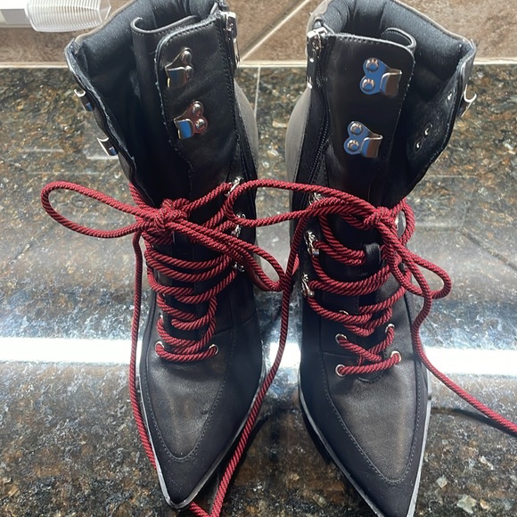 NIB Steve Madden Kare Lace-up Boot Black and Red Size 9.5 Women - Picture 11 of 11